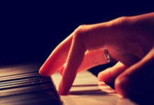 开云体育下载-《逆风翻盘！歌士顿队铁血战纪：从绿茵场到商业帝国的野心燎原》