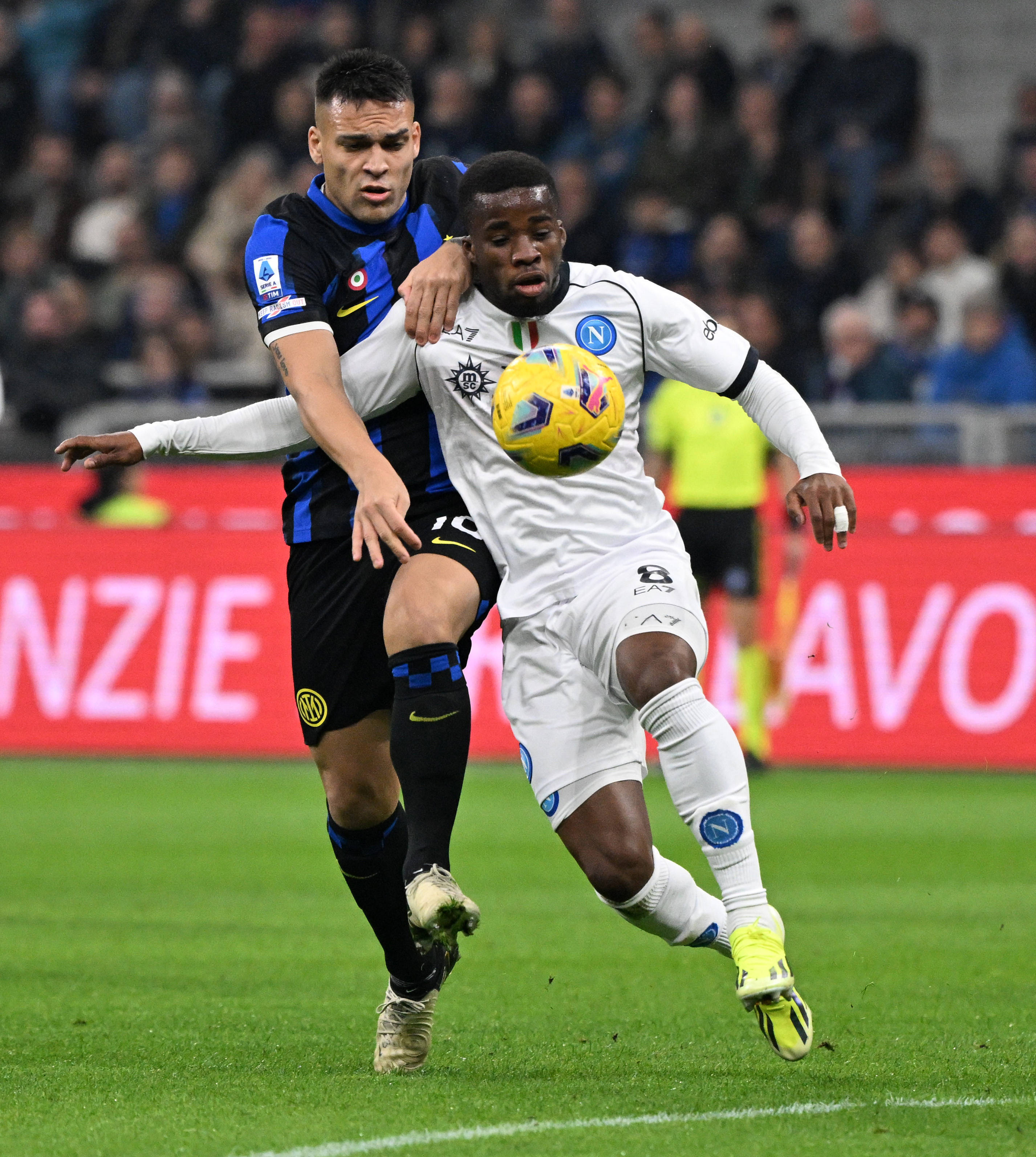 客场绝平国际米兰,那不勒斯缩小意甲差距 客场绝平国际米兰,那不勒斯缩小意甲差距