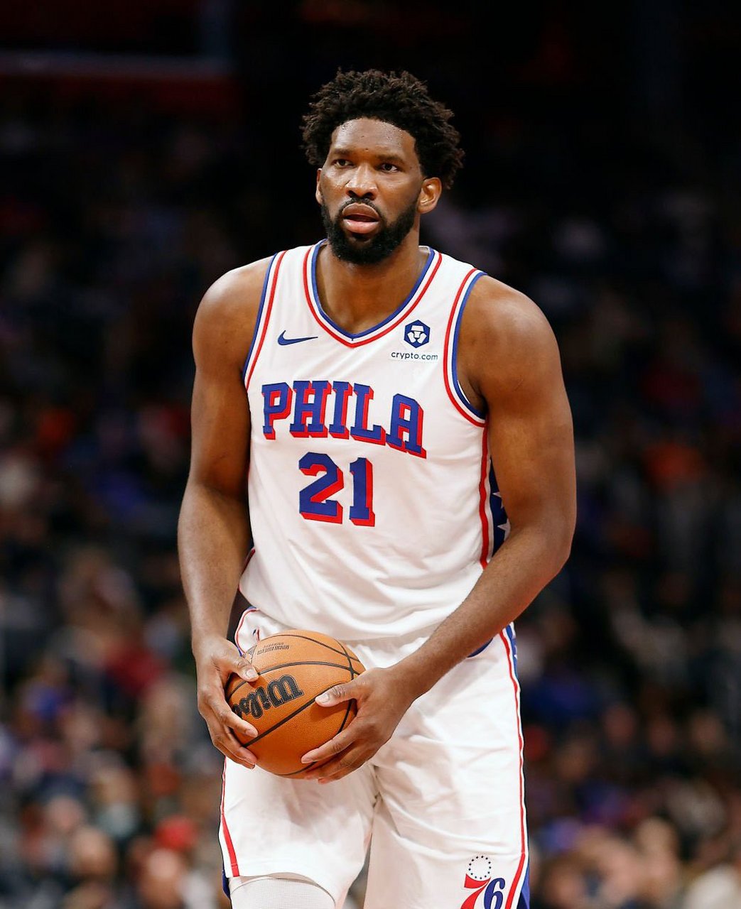 恩比德不懈防守，带领人取得连胜