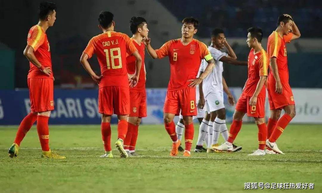 开云APP-足球队三比零获胜，全队合作配合出色