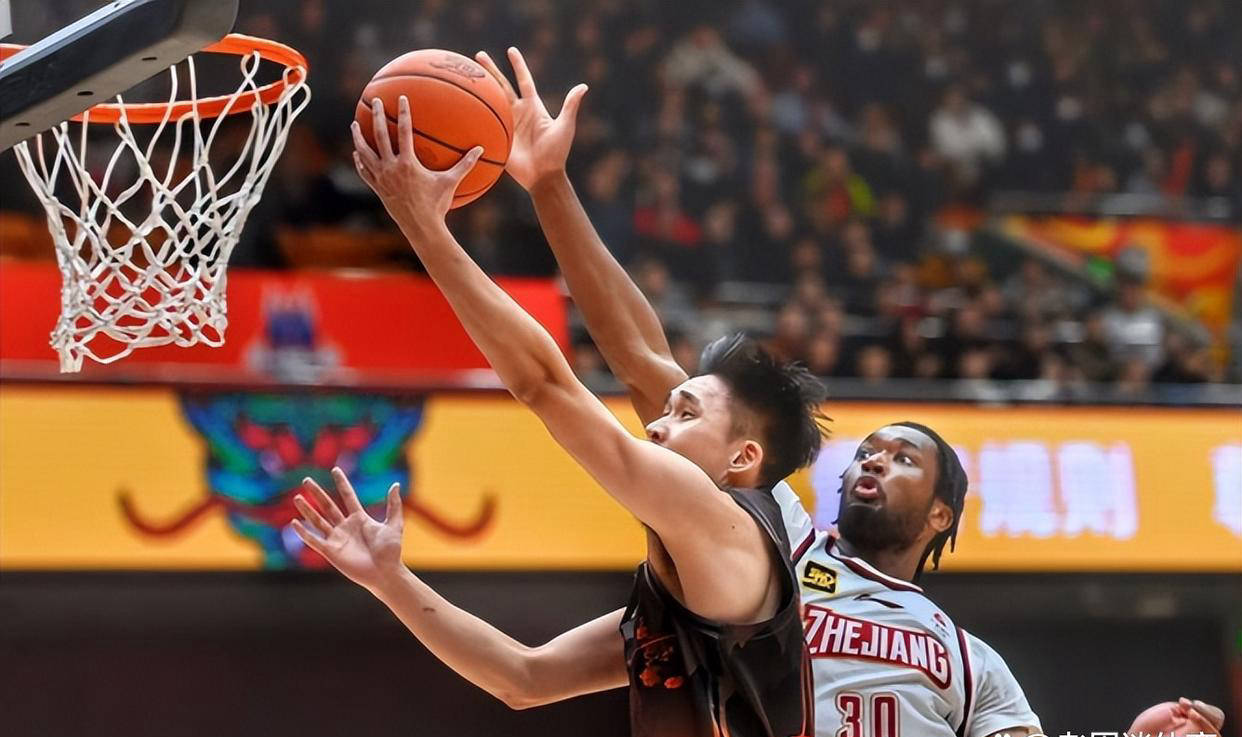 关于广东男篮稳守优势展现团队协作实力的信息