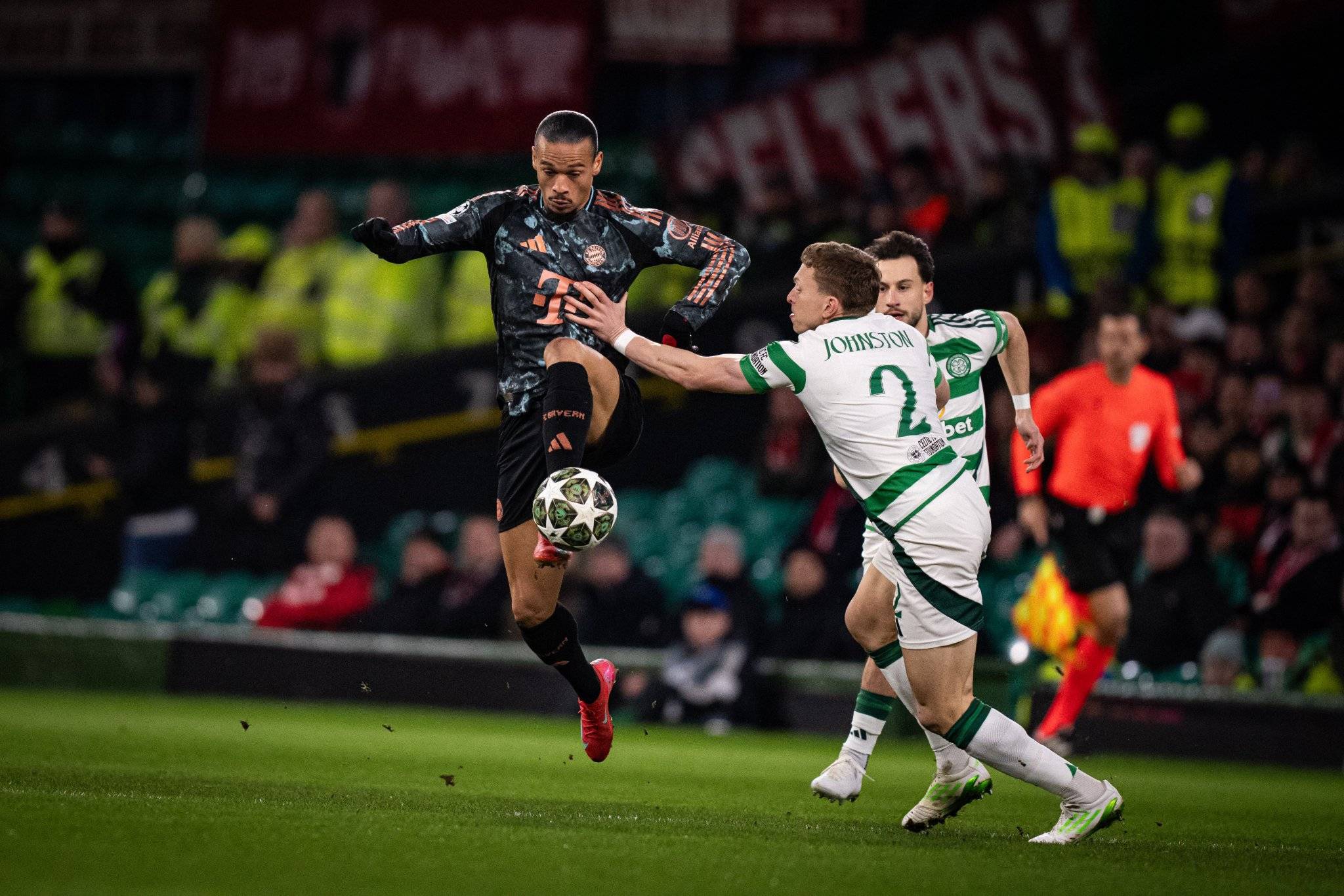 巴塞罗那战胜了拜仁慕尼黑，晋级欧国联比赛