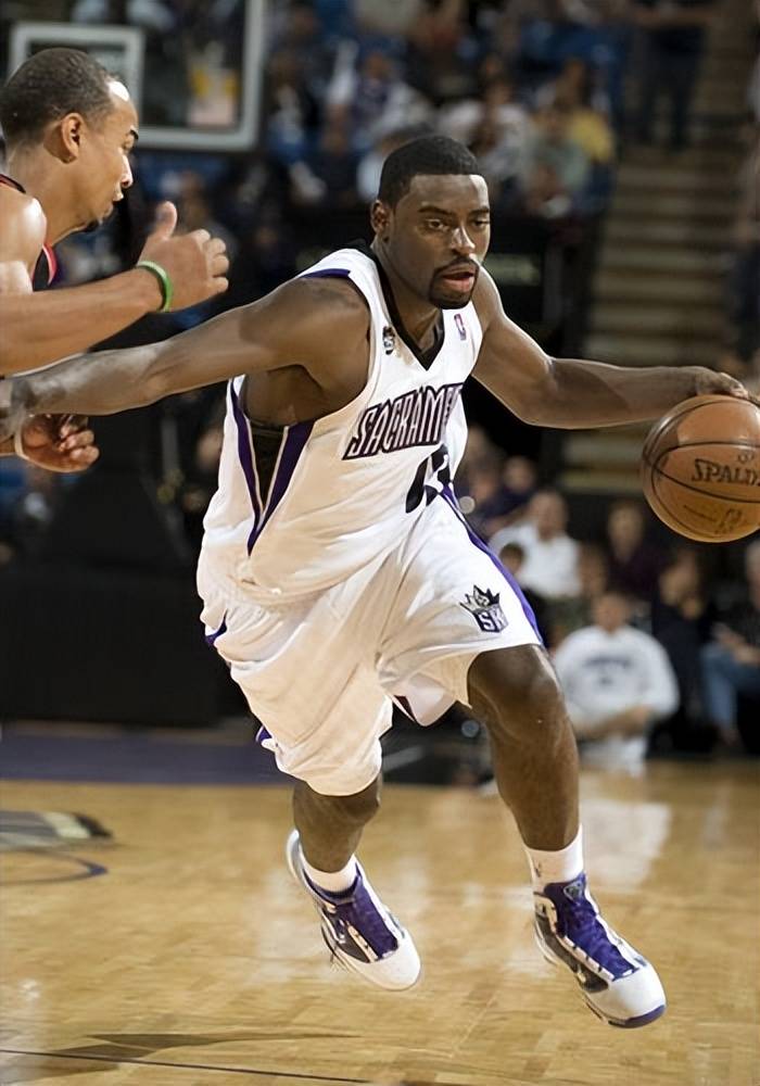 篮球巨星接受采访，谈及职业生涯经历