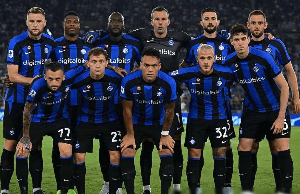 强队对决势均力敌，赛场氛围紧张刺激的简单介绍