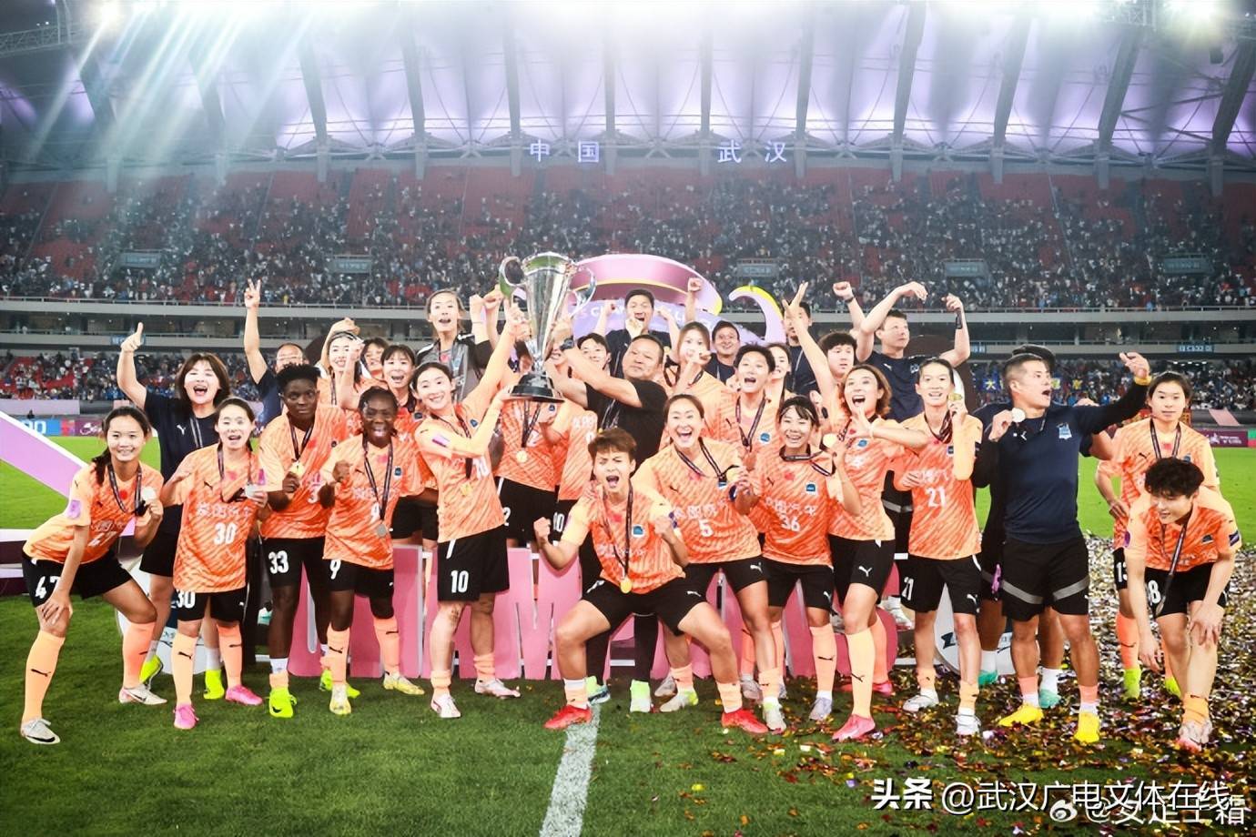 开云体育登录-包含国内足球杯赛开启新赛季彰显实力的词条