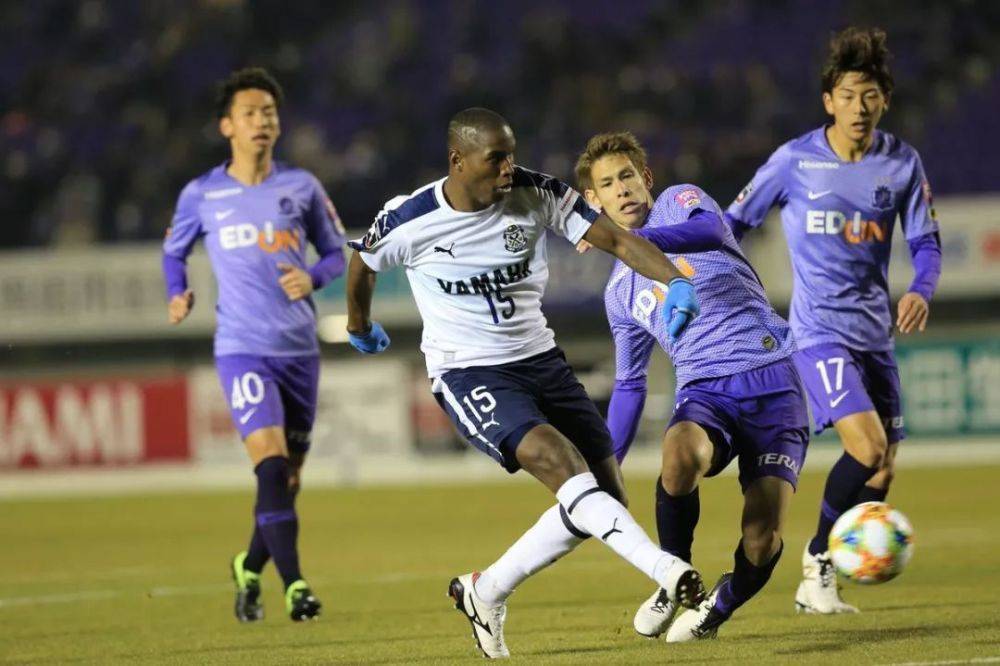 开云体育官方网站-广岛三箭击败对手，赢得激烈比赛