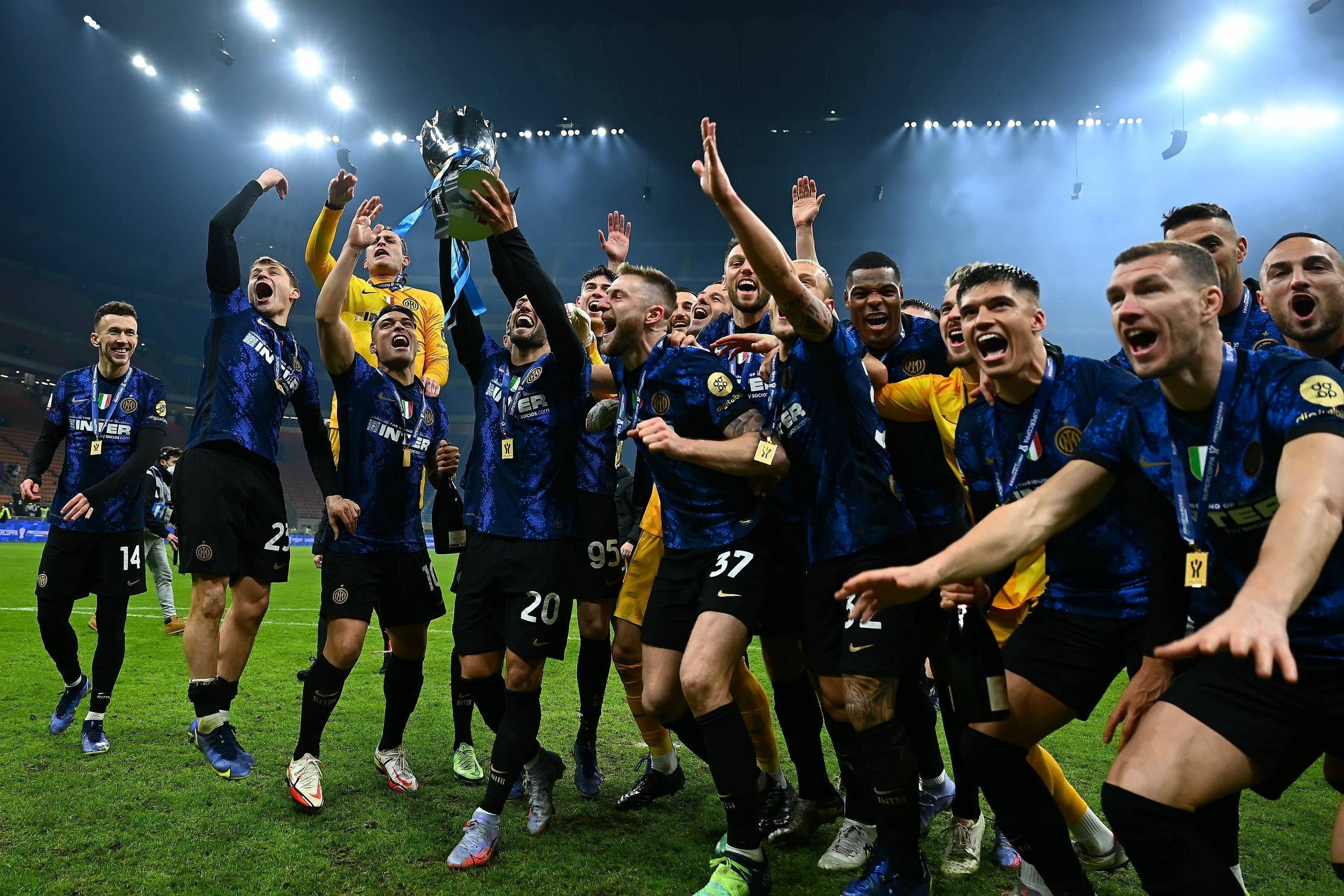 关于AC米兰宣布更换主教练，球队新气象令人期待的信息