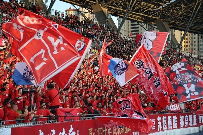 恒大仍坚守榜首，迎战江苏队实现六连胜的简单介绍