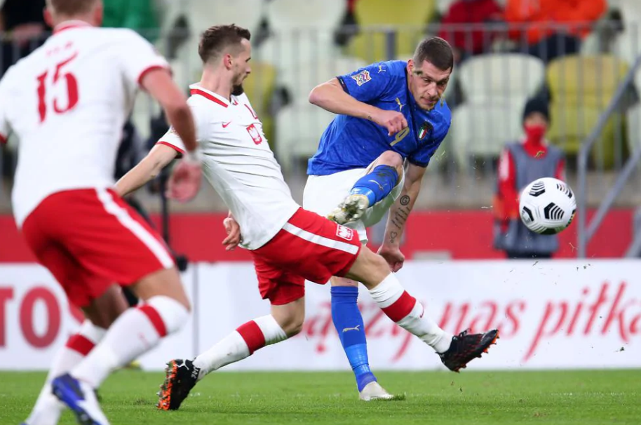 包含尤文绝杀国足，莱万关键助攻英超的词条