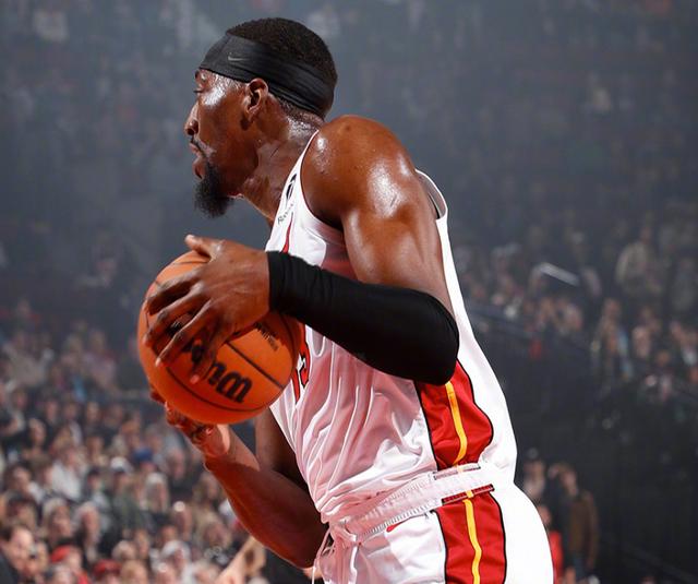 开云体育在线-开拓者主场凯旋，全队精神飙升的简单介绍