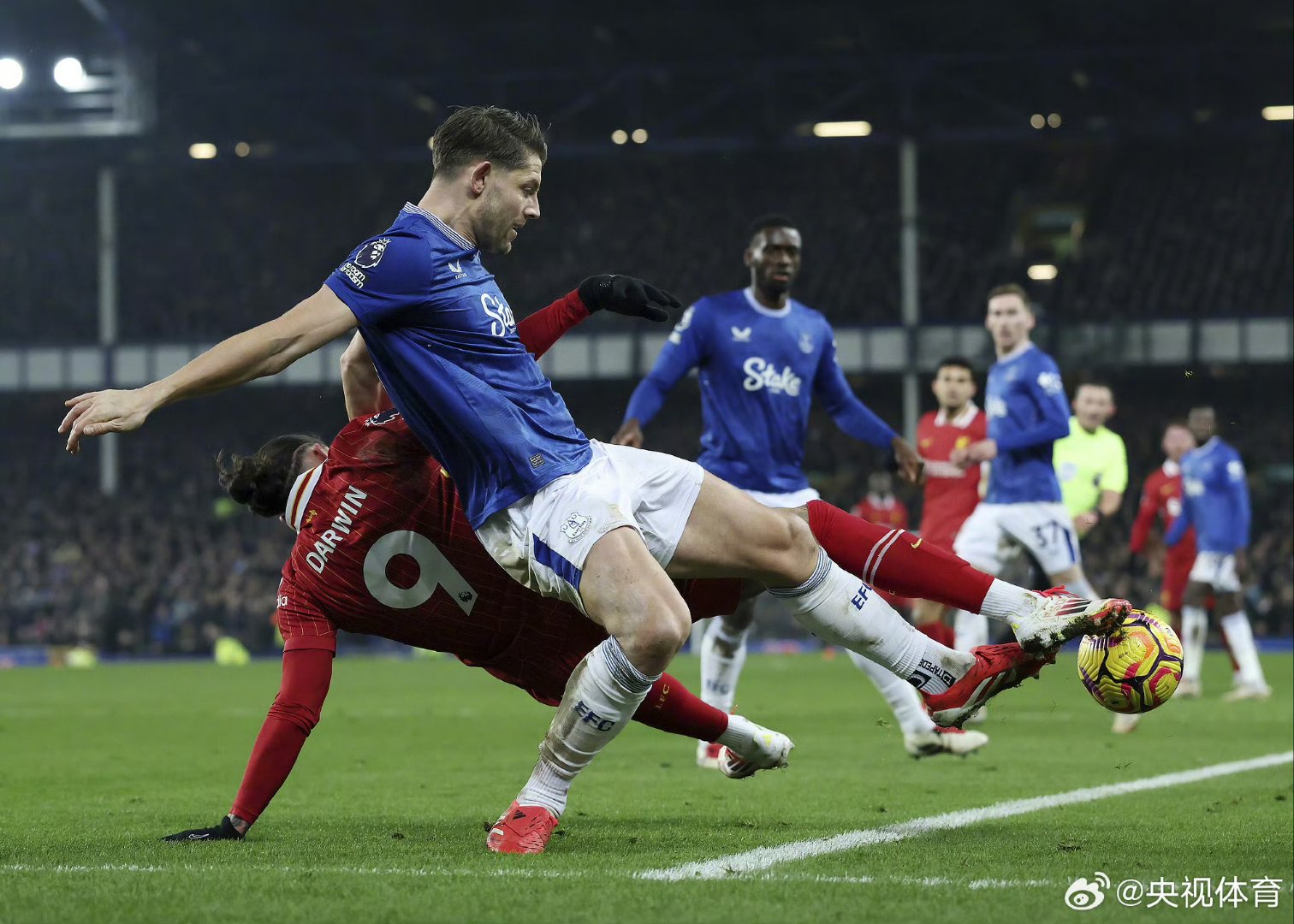 利物浦冲击德甲联赛前四,竞争激烈 利物浦冲击德甲联赛前四,竞争激烈