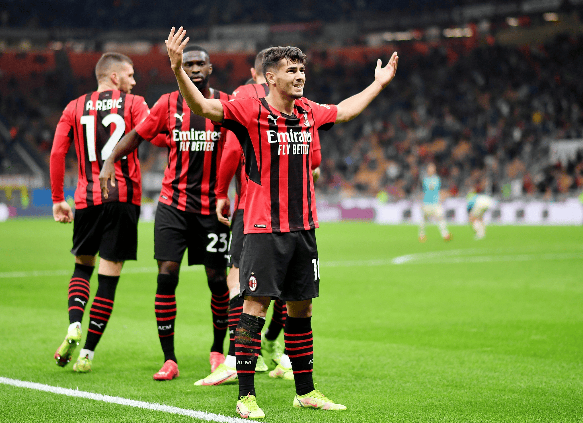 AC米兰意外淘汰多特蒙德，晋级欧冠半决赛