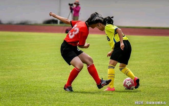 女足选手展开训练，加强技战术磨炼的简单介绍