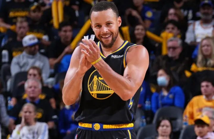 雄鹿大胜公牛成功晋级的简单介绍