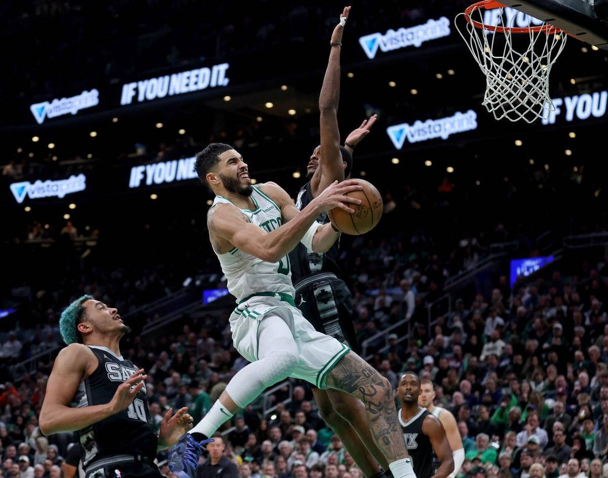 猛龙客场击败凯尔特人