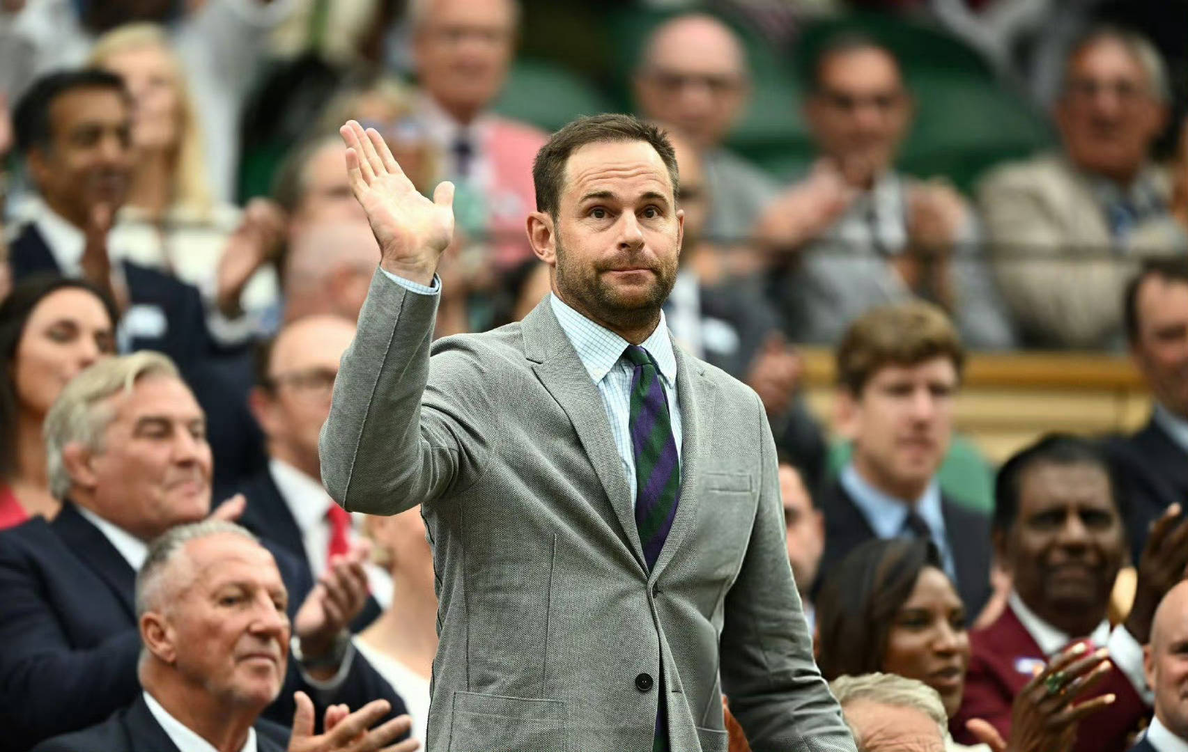 英国网球队横扫意大利网球队，费德勒关键制胜的简单介绍