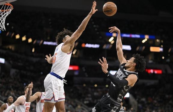 开云体育官网-马刺力克波兰男篮，克莱制霸全场的简单介绍