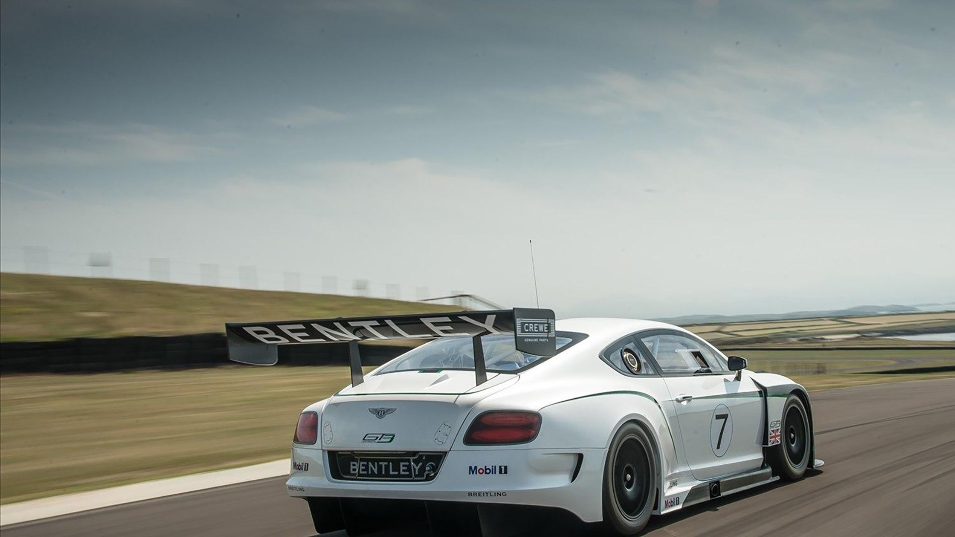 开云体育-冰与火之歌，维尼修斯如何在这场跨洲对决中谱写节奏交响曲