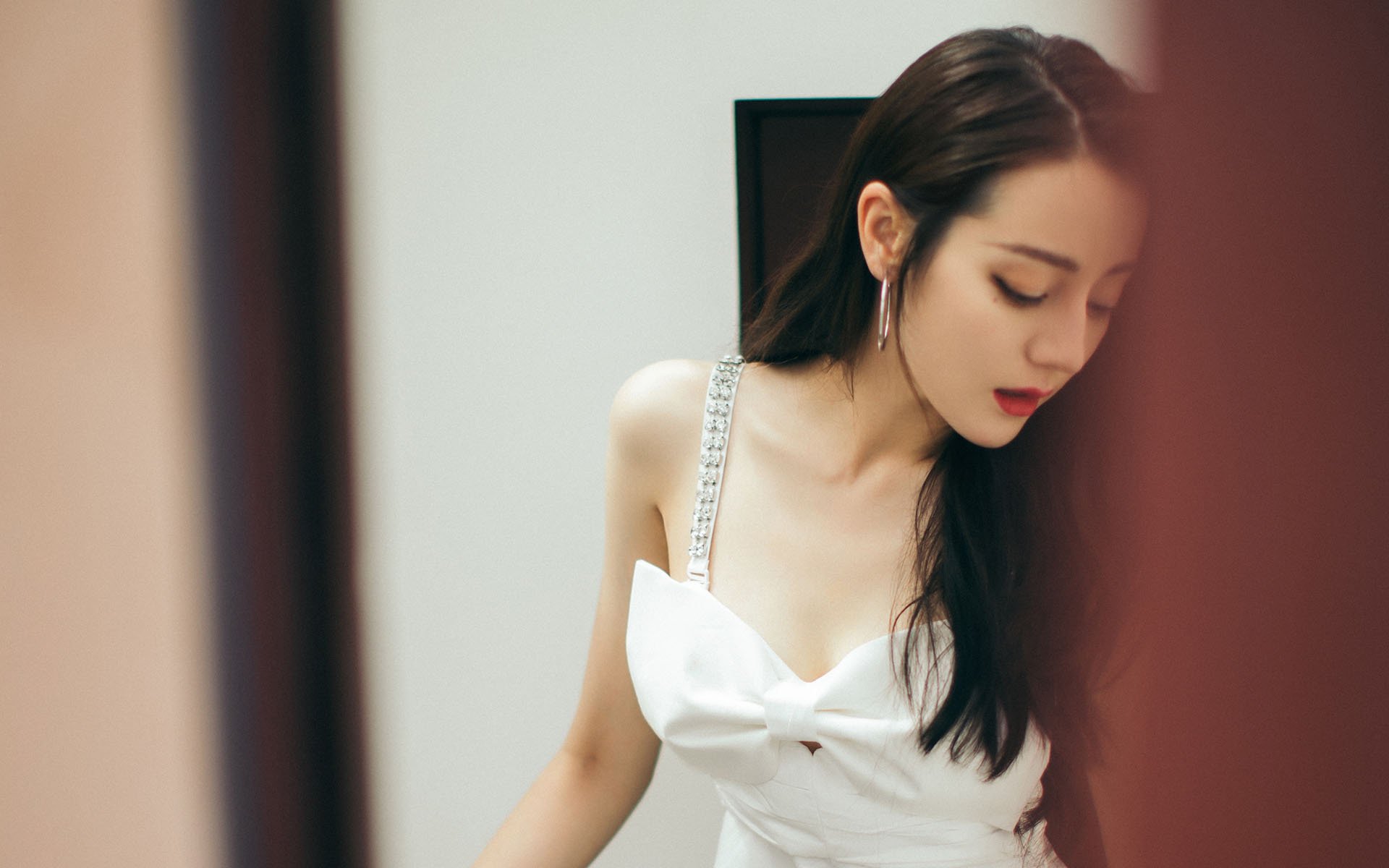 开云下载-跨界风暴，迪巴拉F1首秀演绎几内亚战术，揭幕战压制那不勒斯式对手