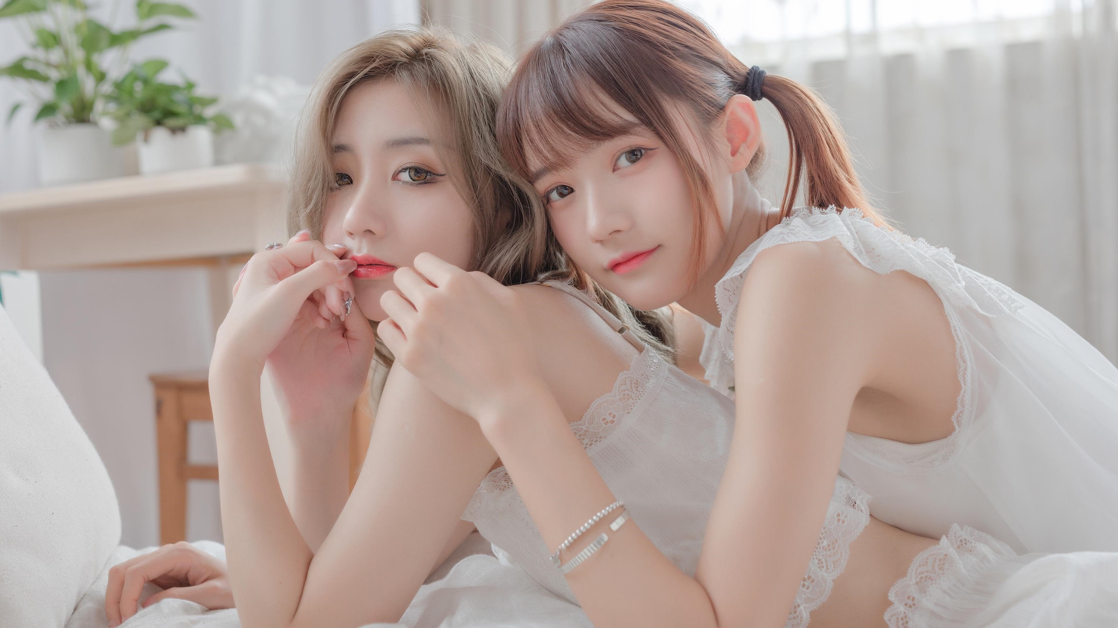 安哥拉碾压几内亚，莱万节奏完全掌控，绿茵场上的权力演绎